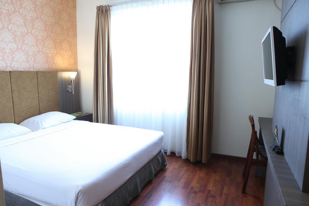 Hotel Anugerah Palembang Exterior photo
