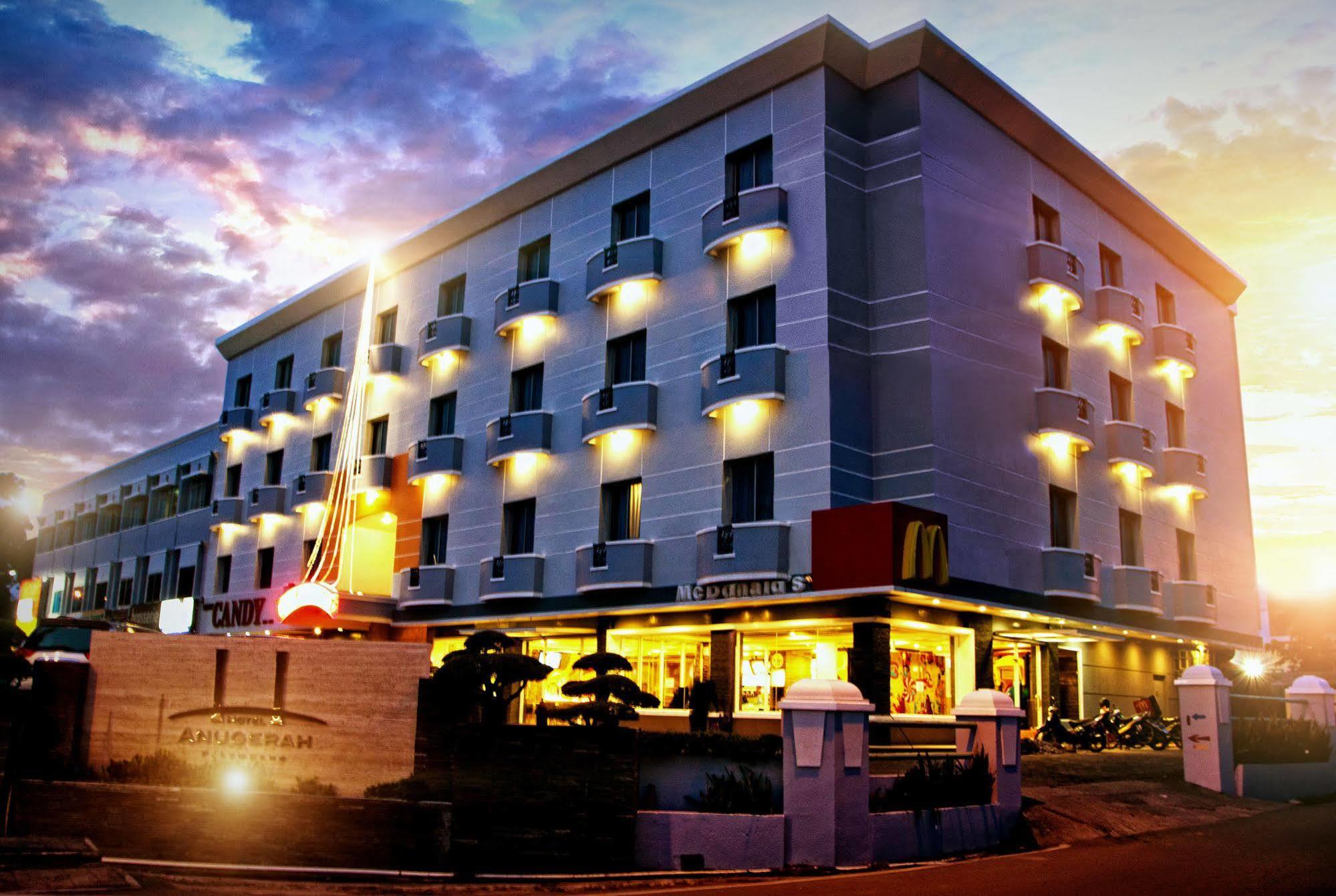 Hotel Anugerah Palembang Exterior photo