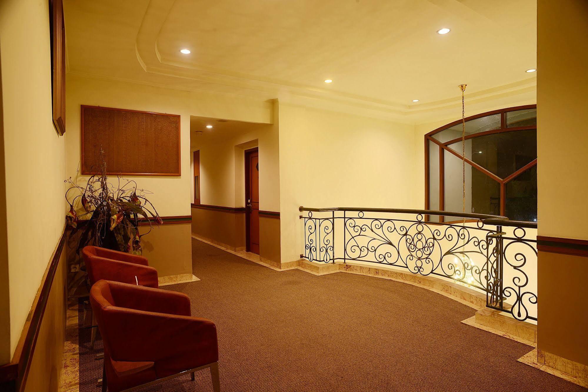 Hotel Anugerah Palembang Exterior photo
